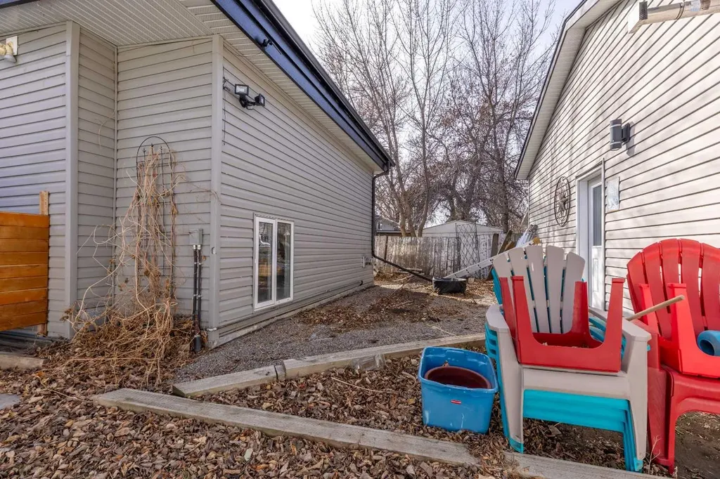 1907 7a Avenue N Lethbridge AB T1H 0Z8