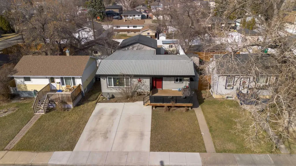 1907 7a Avenue N Lethbridge AB T1H 0Z8