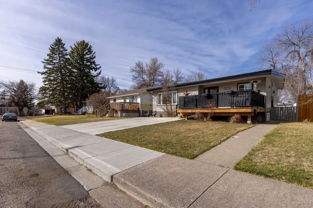 1907 7a Avenue N Lethbridge AB T1H 0Z8