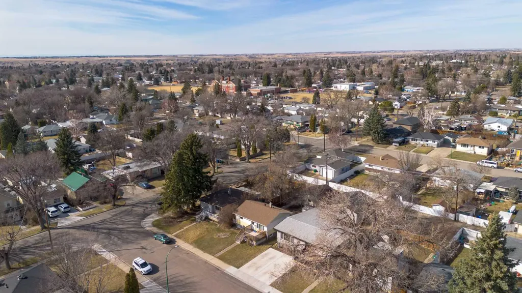 1907 7a Avenue N Lethbridge AB T1H 0Z8