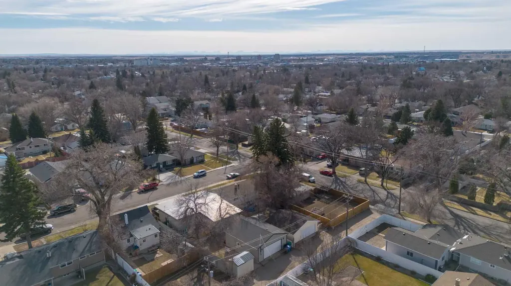 1907 7a Avenue N Lethbridge AB T1H 0Z8