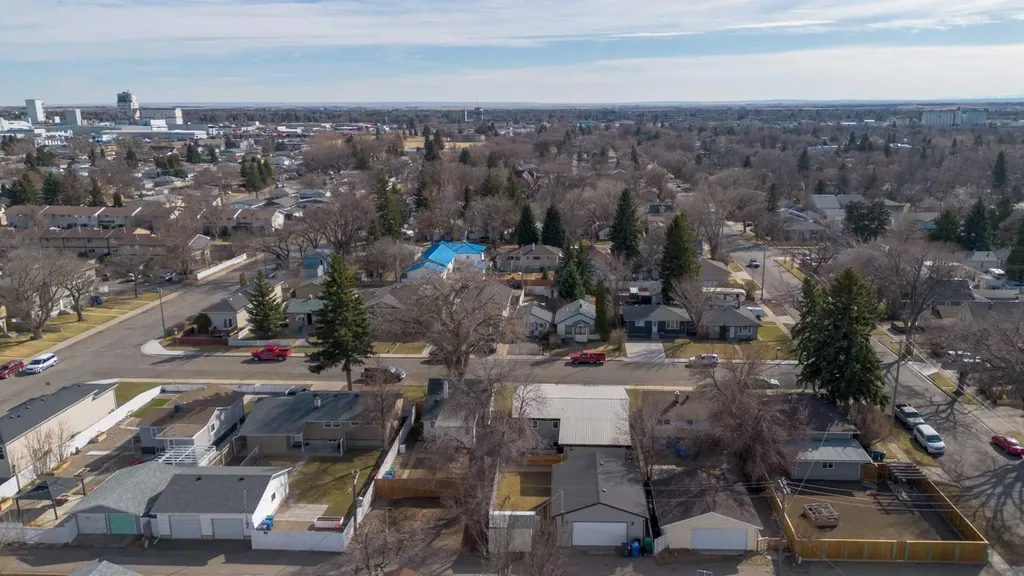 1907 7a Avenue N Lethbridge AB T1H 0Z8