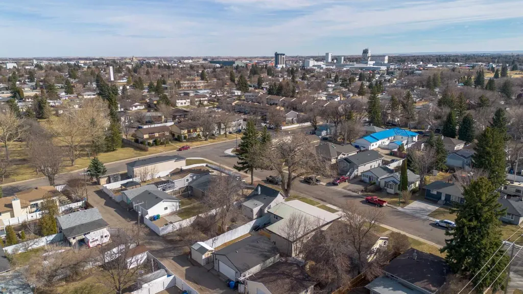 1907 7a Avenue N Lethbridge AB T1H 0Z8