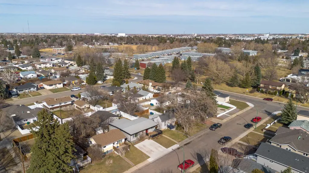 1907 7a Avenue N Lethbridge AB T1H 0Z8