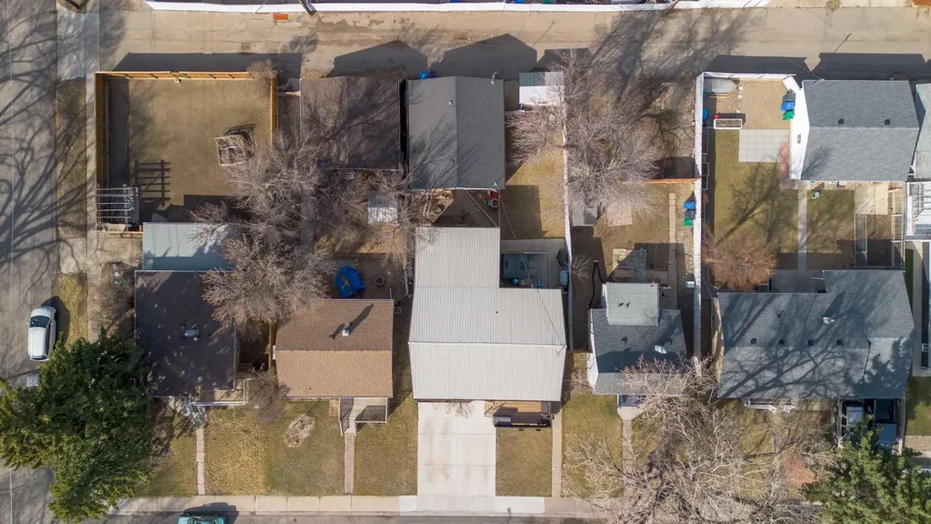 1907 7a Avenue N Lethbridge AB T1H 0Z8