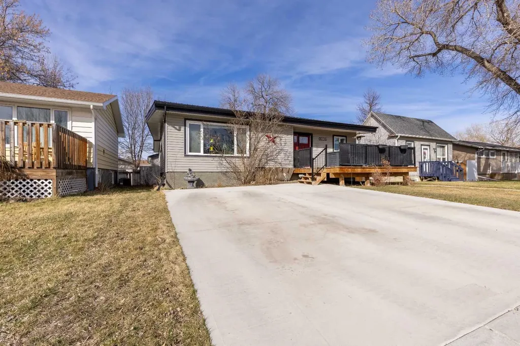 1907 7a Avenue N Lethbridge AB T1H 0Z8