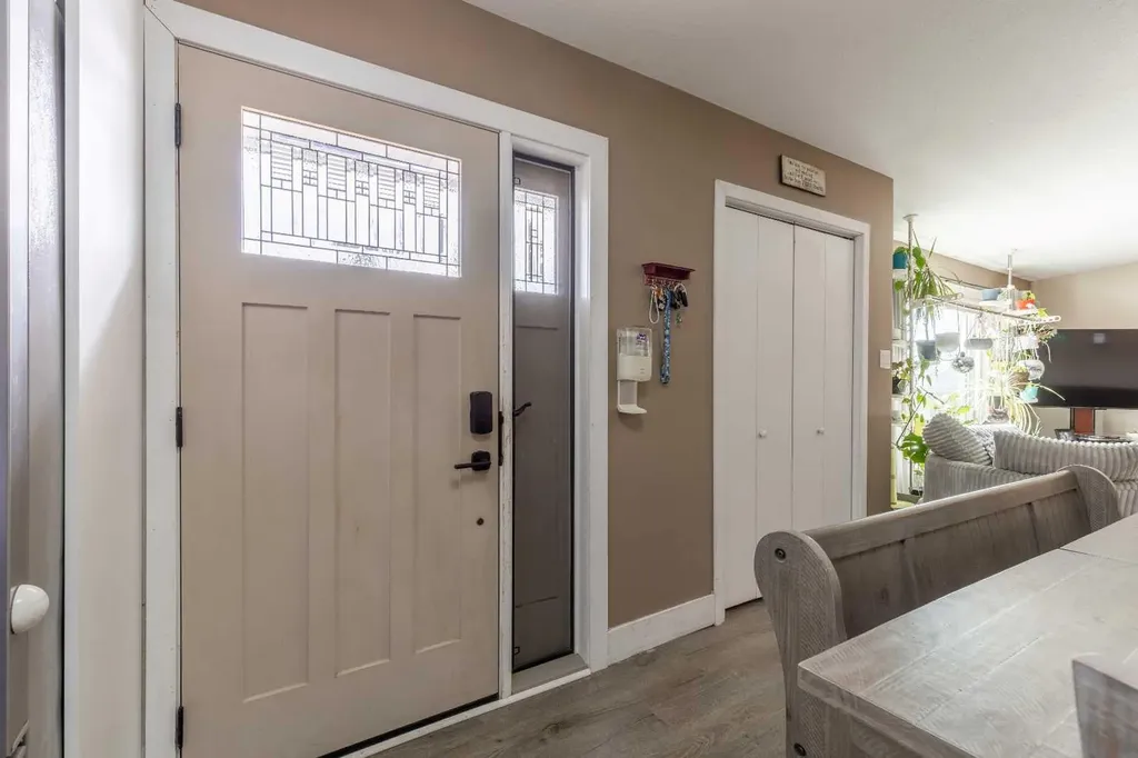 1907 7a Avenue N Lethbridge AB T1H 0Z8