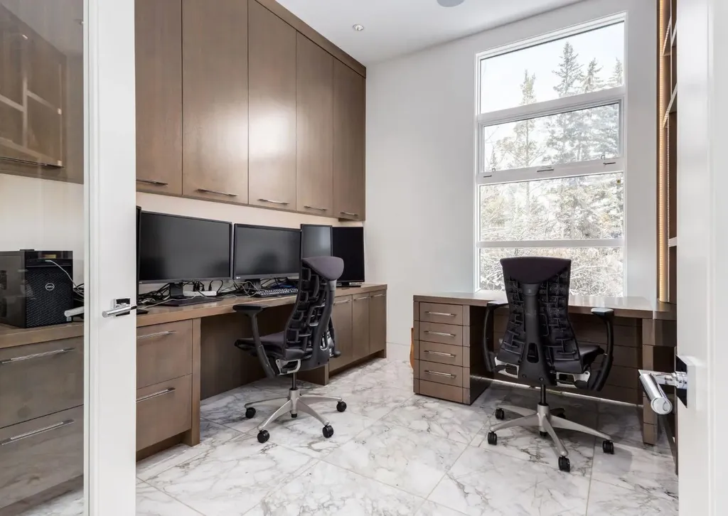 106 Pumpridge Place SW Calgary AB T2V5E7