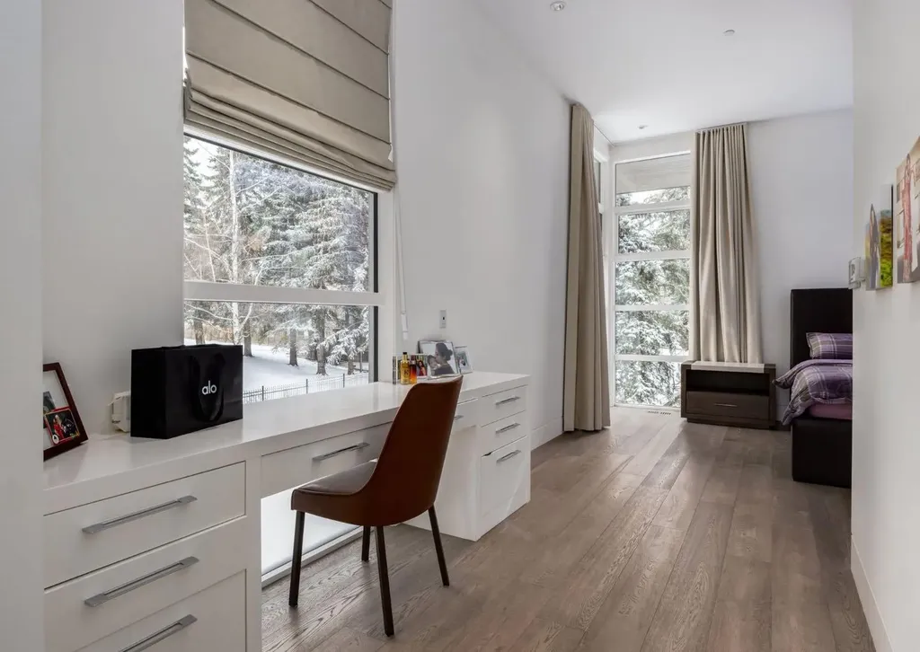 106 Pumpridge Place SW Calgary AB T2V5E7