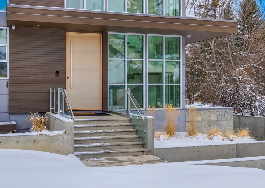 106 Pumpridge Place SW Calgary AB T2V5E7
