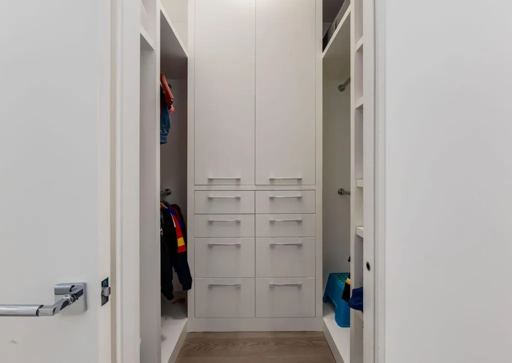 106 Pumpridge Place SW Calgary AB T2V5E7