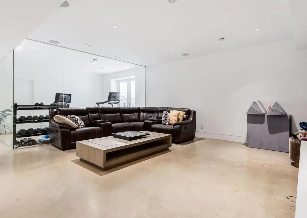 106 Pumpridge Place SW Calgary AB T2V5E7