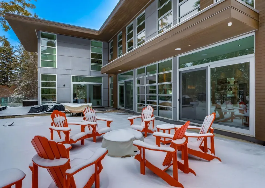 106 Pumpridge Place SW Calgary AB T2V5E7