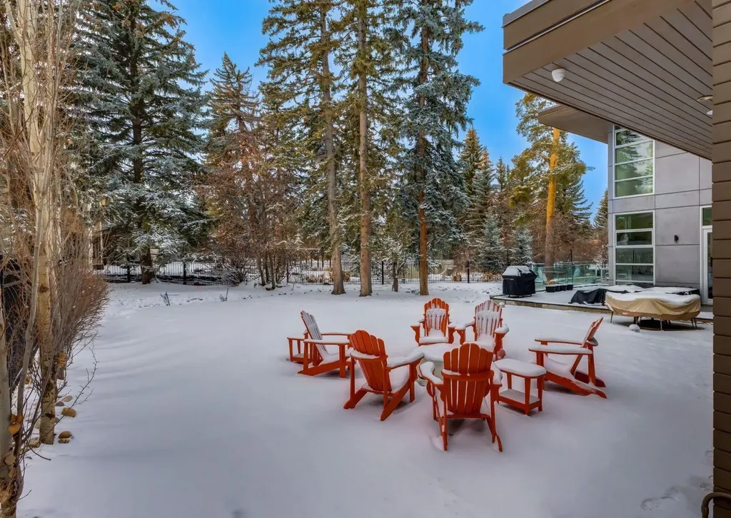 106 Pumpridge Place SW Calgary AB T2V5E7