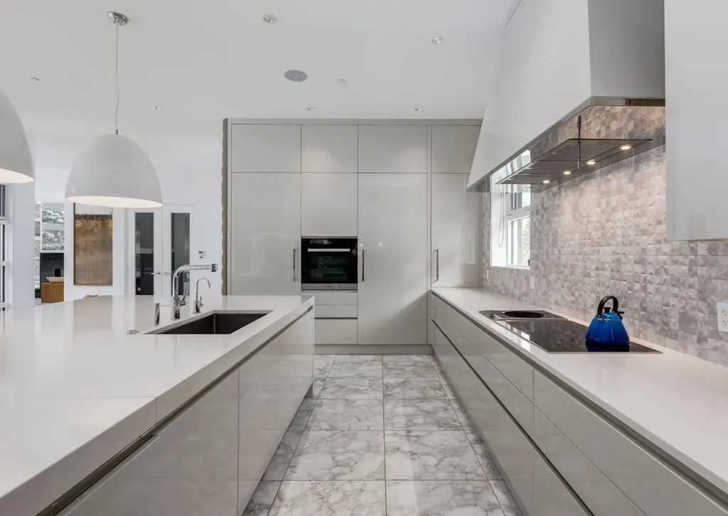 106 Pumpridge Place SW Calgary AB T2V5E7