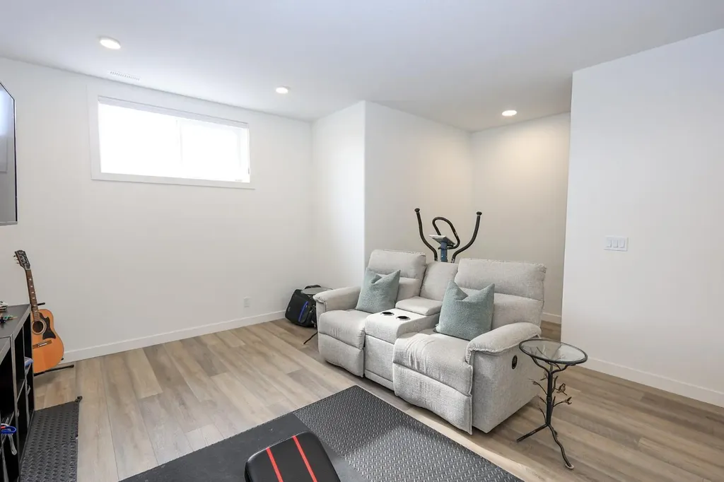 2 Evergreen Way Red Deer AB T4P 3H1