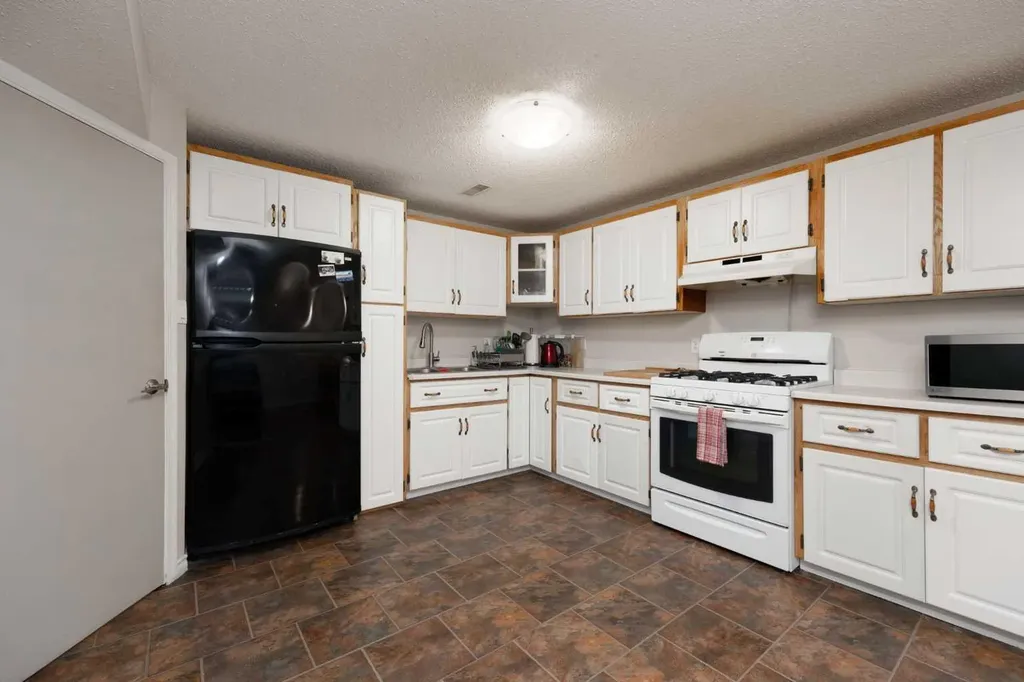 185 Hilltop Crescent Fort Mcmurray AB T9H3V3