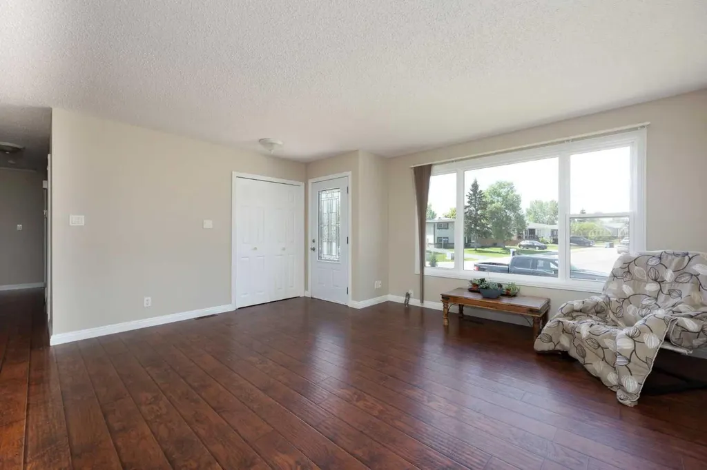 185 Hilltop Crescent Fort Mcmurray AB T9H3V3