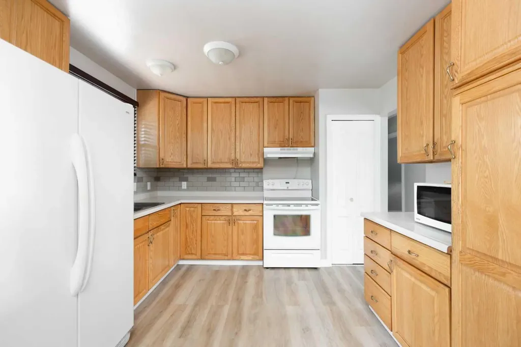 185 Hilltop Crescent Fort Mcmurray AB T9H3V3