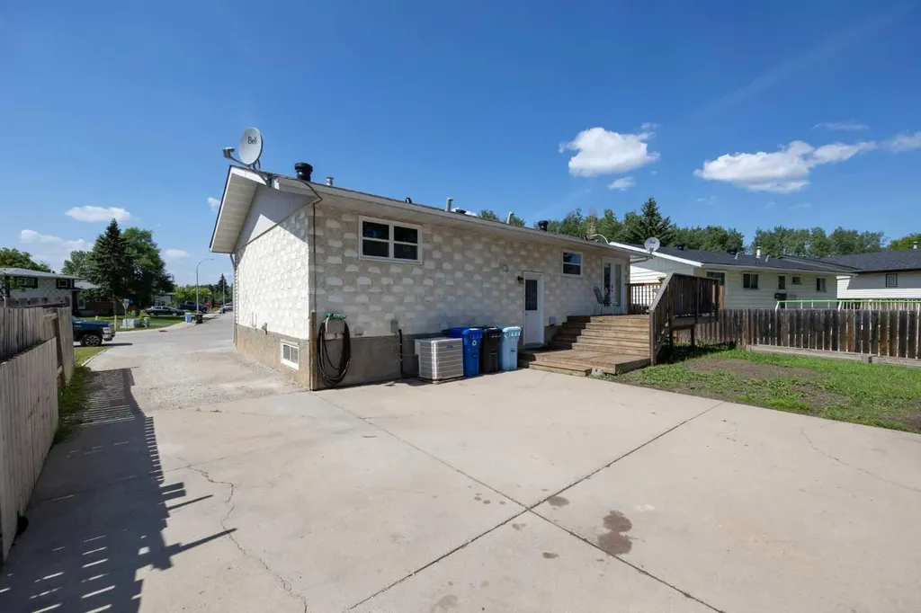 185 Hilltop Crescent Fort Mcmurray AB T9H3V3