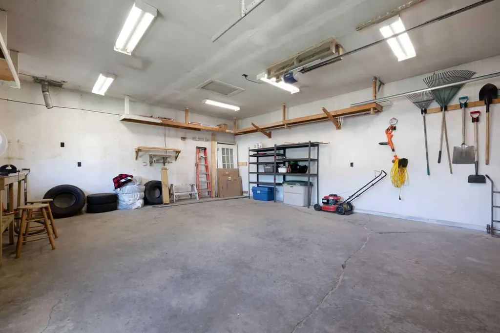 185 Hilltop Crescent Fort Mcmurray AB T9H3V3