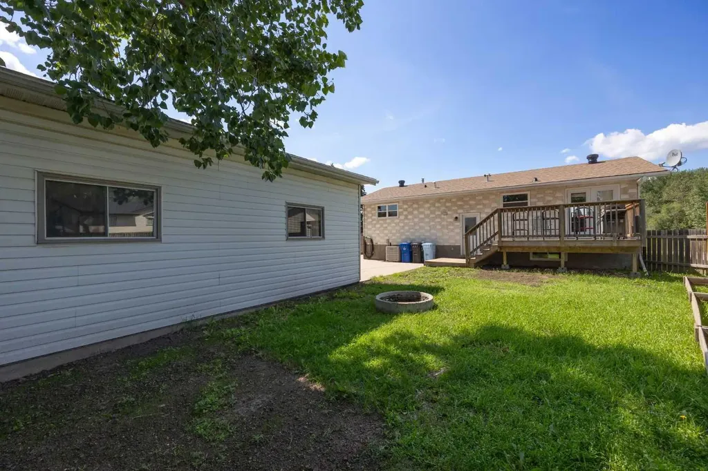 185 Hilltop Crescent Fort Mcmurray AB T9H3V3