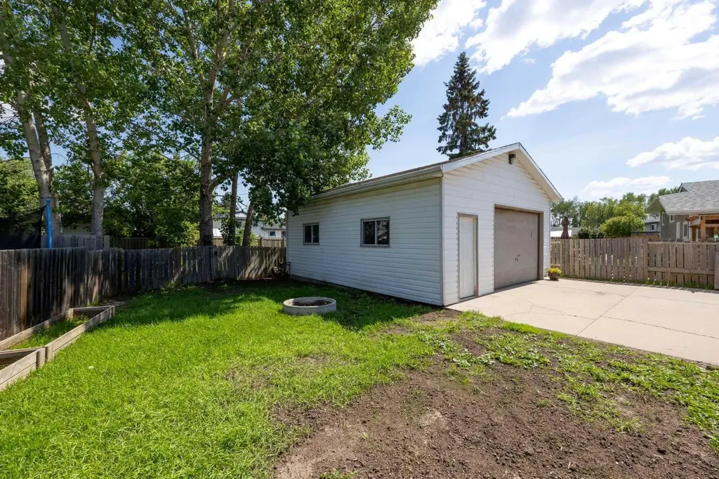 185 Hilltop Crescent Fort Mcmurray AB T9H3V3