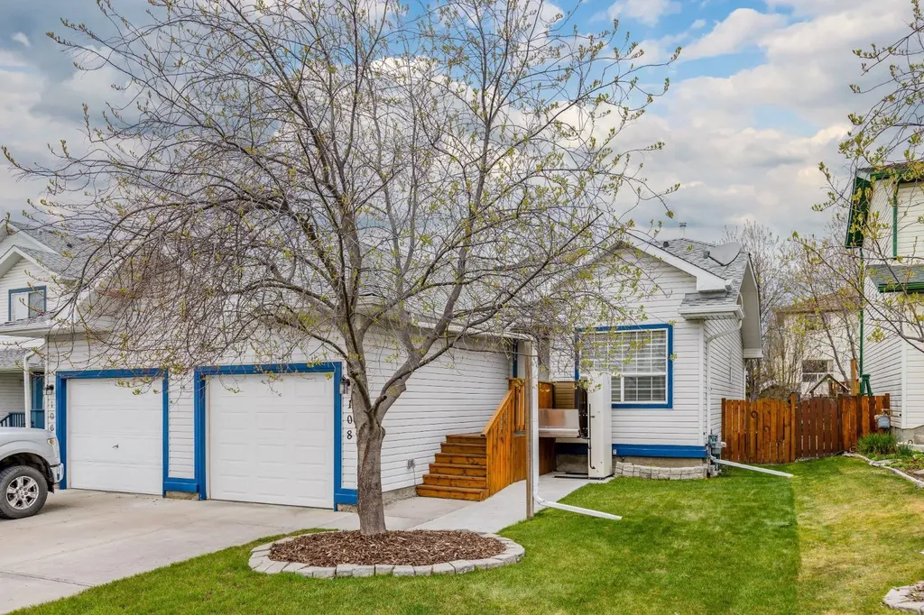 108 Quigley Close Cochrane AB T4C 1S4