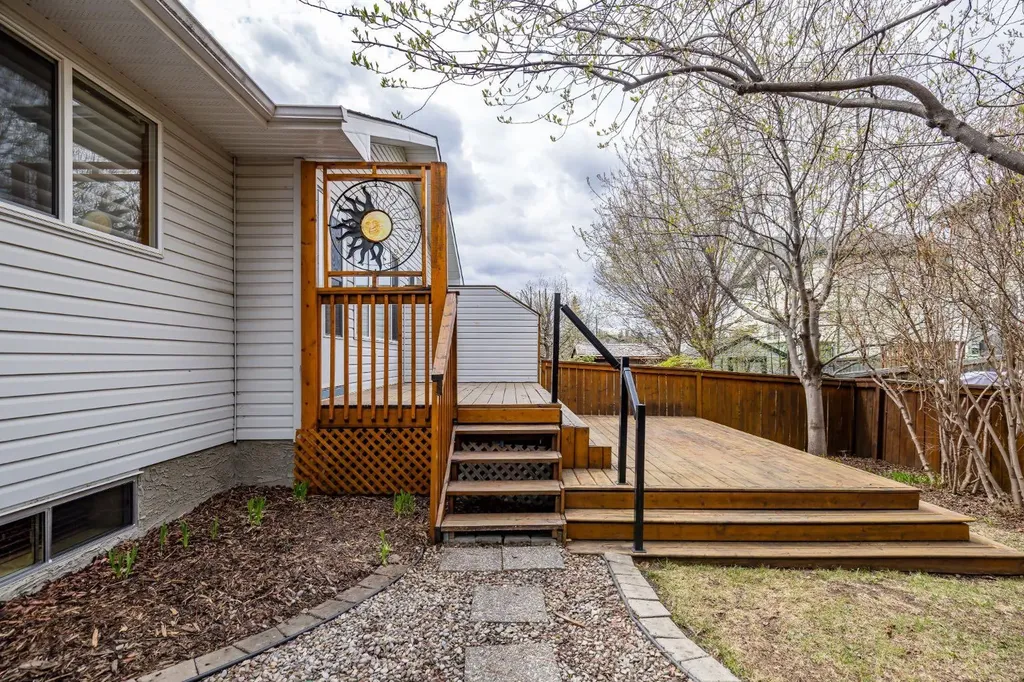 108 Quigley Close Cochrane AB T4C 1S4