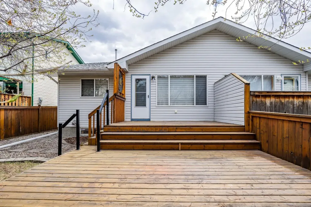 108 Quigley Close Cochrane AB T4C 1S4