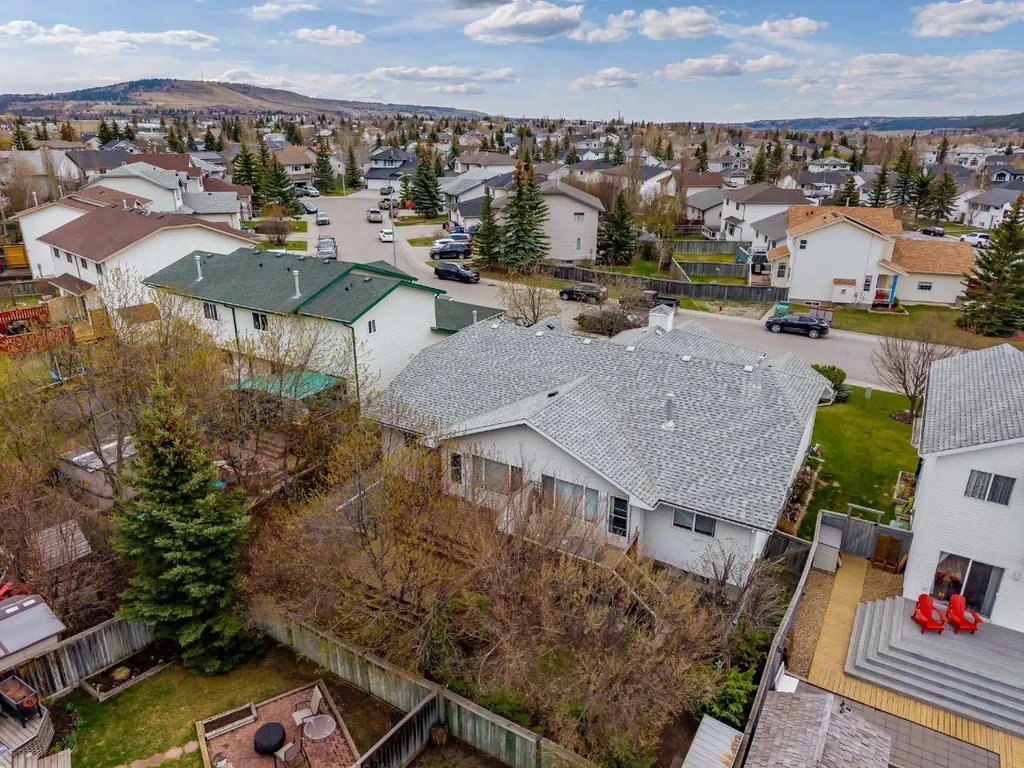 108 Quigley Close Cochrane AB T4C 1S4