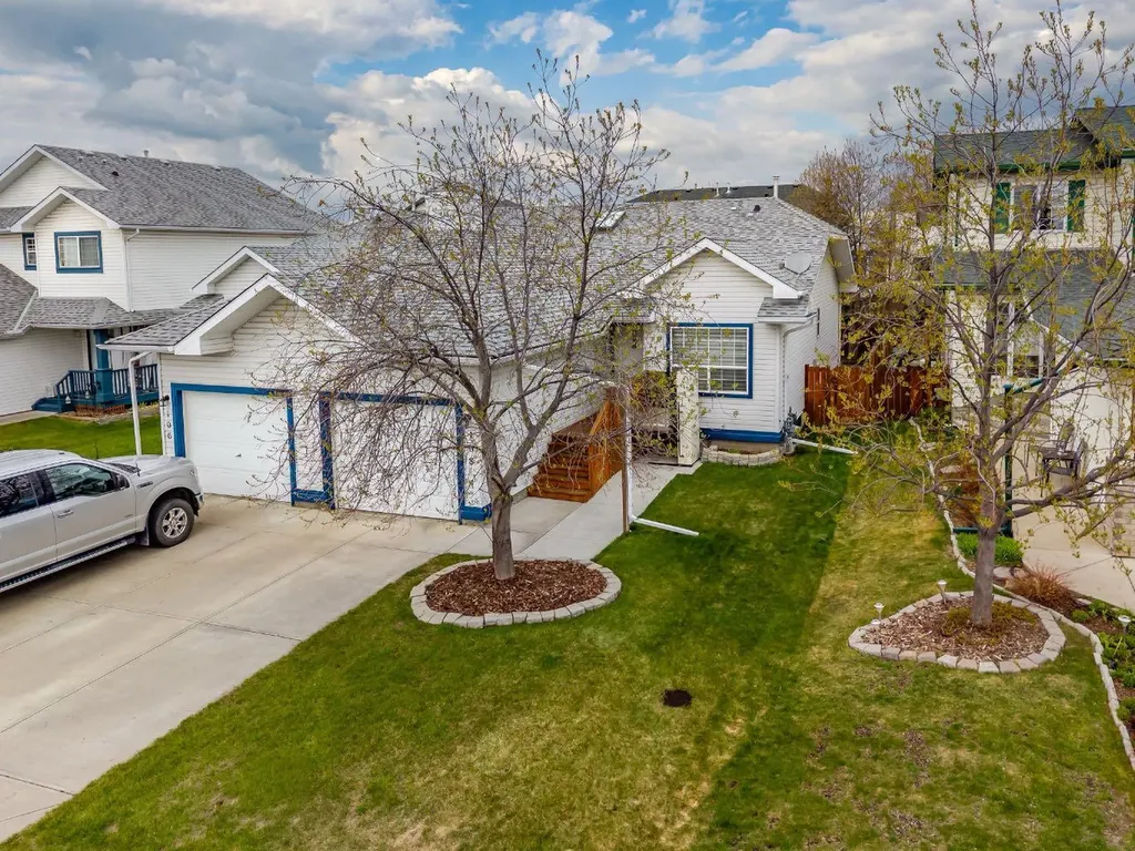 108 Quigley Close Cochrane AB T4C 1S4