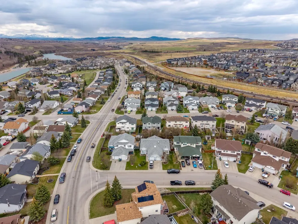 108 Quigley Close Cochrane AB T4C 1S4