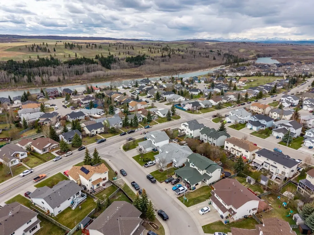 108 Quigley Close Cochrane AB T4C 1S4