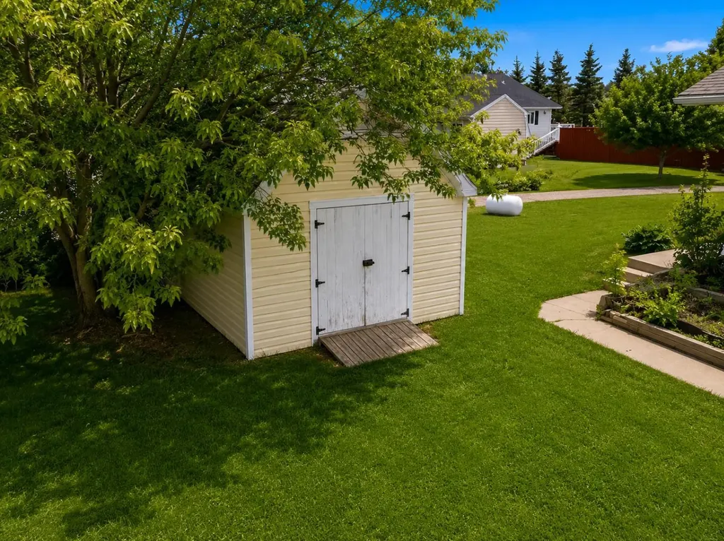9105 Forest Street La Crete AB T0H2H0