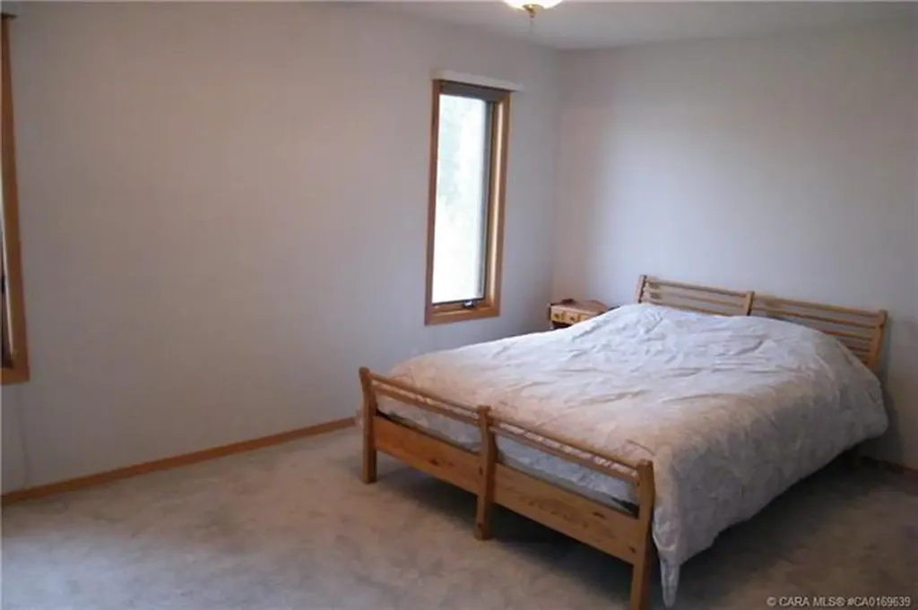 5606 46 Avenue W Forestburg AB T0B 1N0