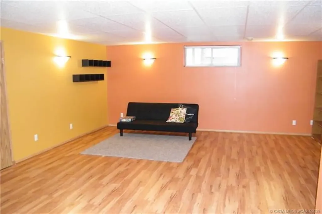 5606 46 Avenue W Forestburg AB T0B 1N0