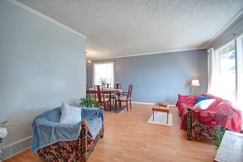 6307 Thornaby Way NW Calgary AB T2K 5K8