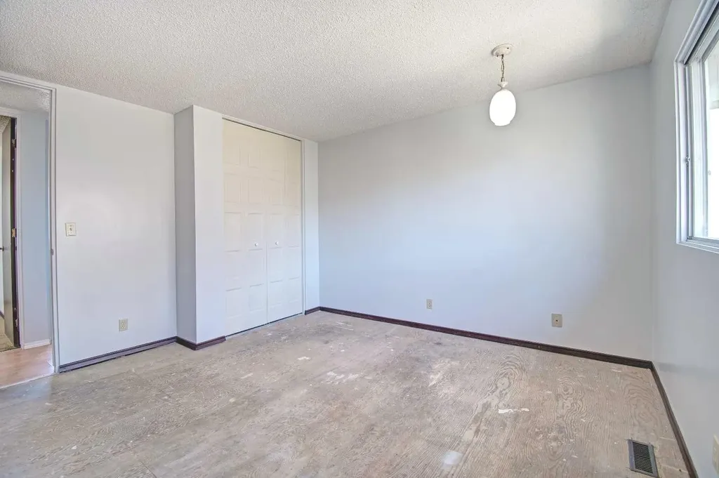 6307 Thornaby Way NW Calgary AB T2K 5K8