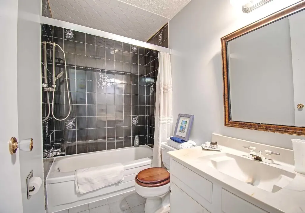 6307 Thornaby Way NW Calgary AB T2K 5K8