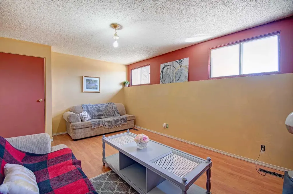 6307 Thornaby Way NW Calgary AB T2K 5K8