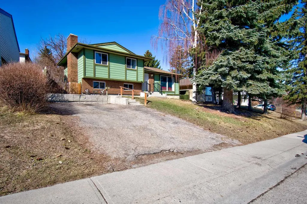 6307 Thornaby Way NW Calgary AB T2K 5K8