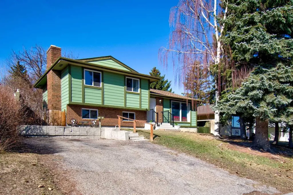 6307 Thornaby Way NW Calgary AB T2K 5K8