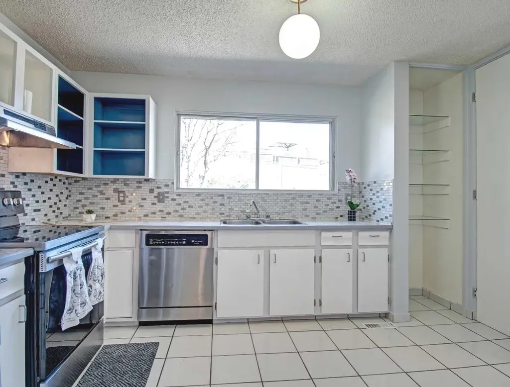 6307 Thornaby Way NW Calgary AB T2K 5K8
