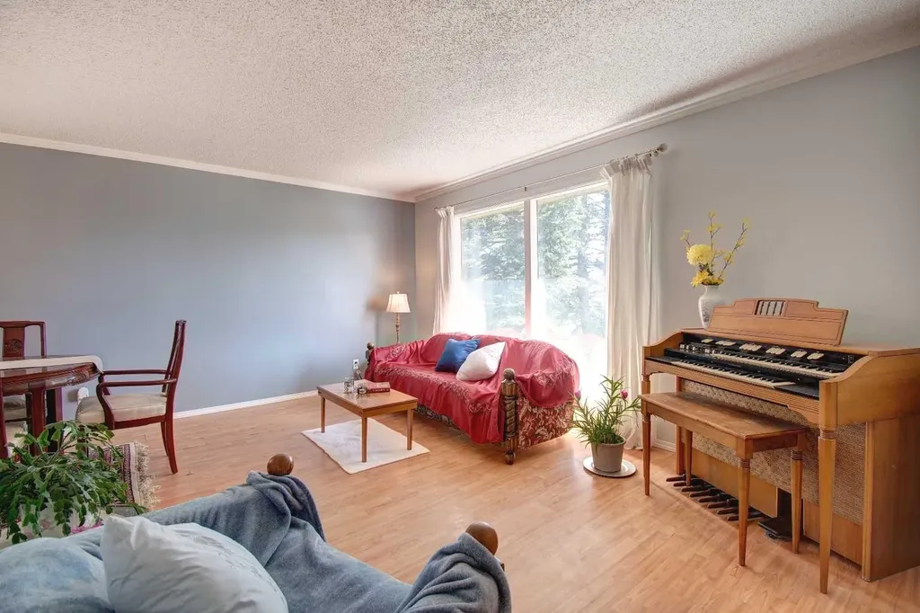 6307 Thornaby Way NW Calgary AB T2K 5K8