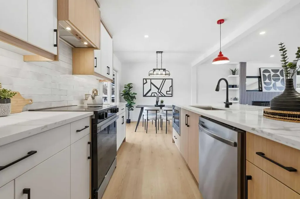 8616 7 Street SW Calgary AB T2V 1G9