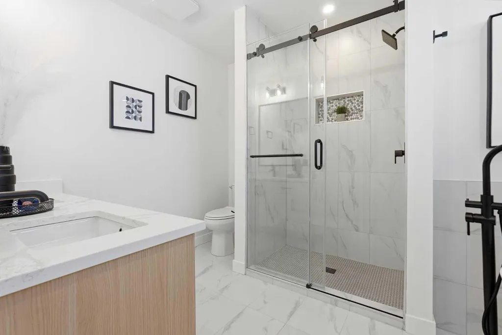 8616 7 Street SW Calgary AB T2V 1G9