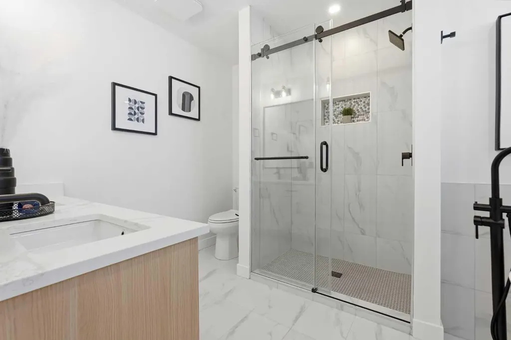 8616 7 Street SW Calgary AB T2V 1G9
