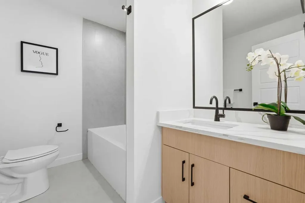 8616 7 Street SW Calgary AB T2V 1G9