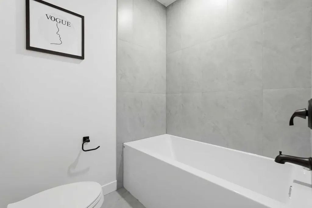 8616 7 Street SW Calgary AB T2V 1G9